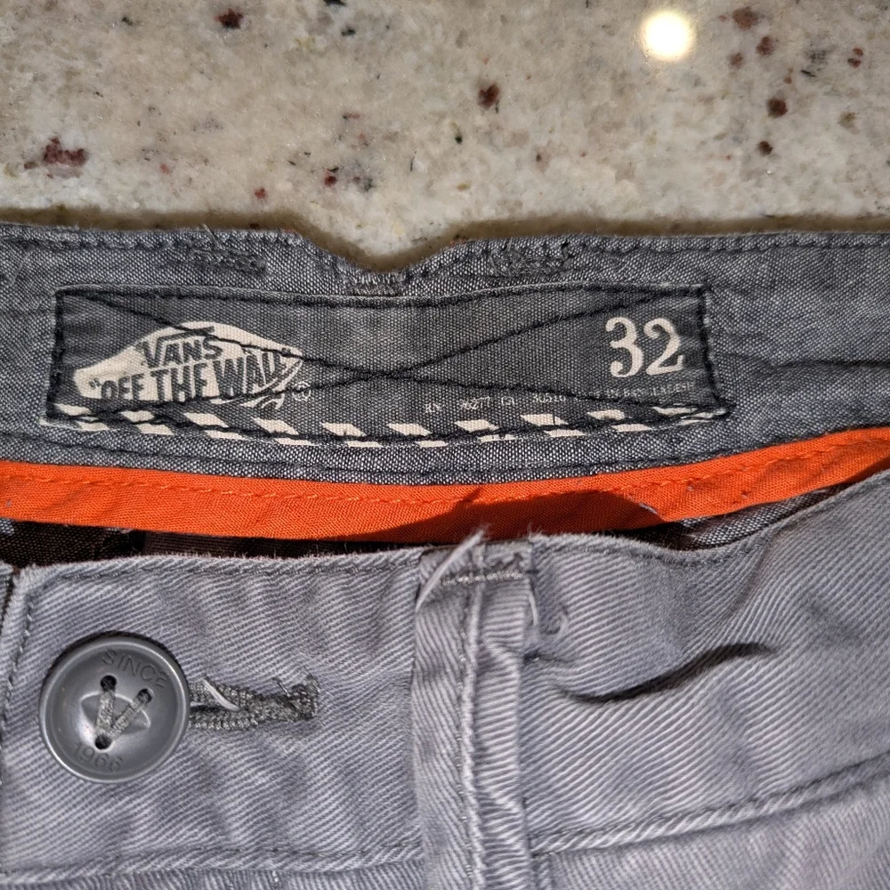Vans Off The Wall Men’s Gray Chino Pants Size 32x30 Skate Casual